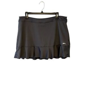 Slazenger charcoal gray tennis skirt with ruffled bottom - XL
